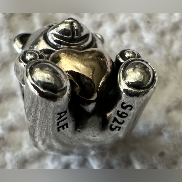 Pandora: Limited Edition Bear My Heart Charm (Retired) - Picture 9 of 16